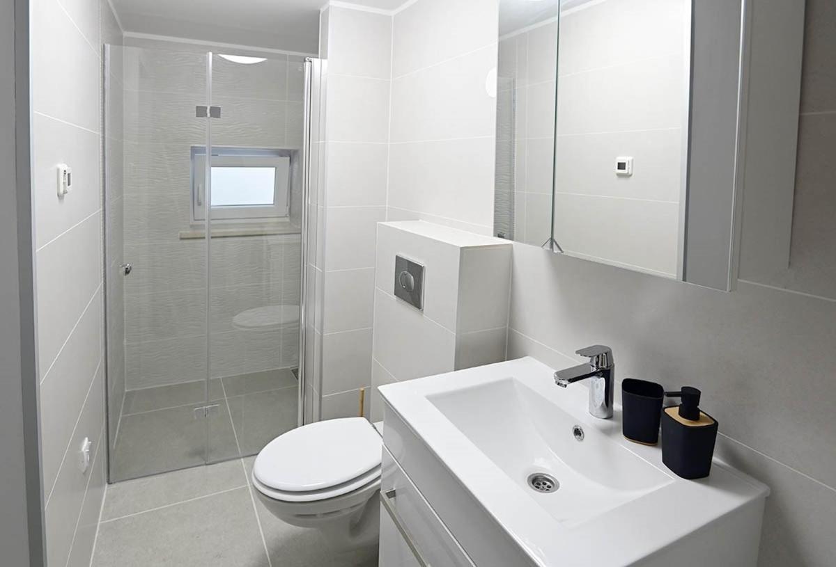 Apartment D & Studio L Dobrinj 外观 照片