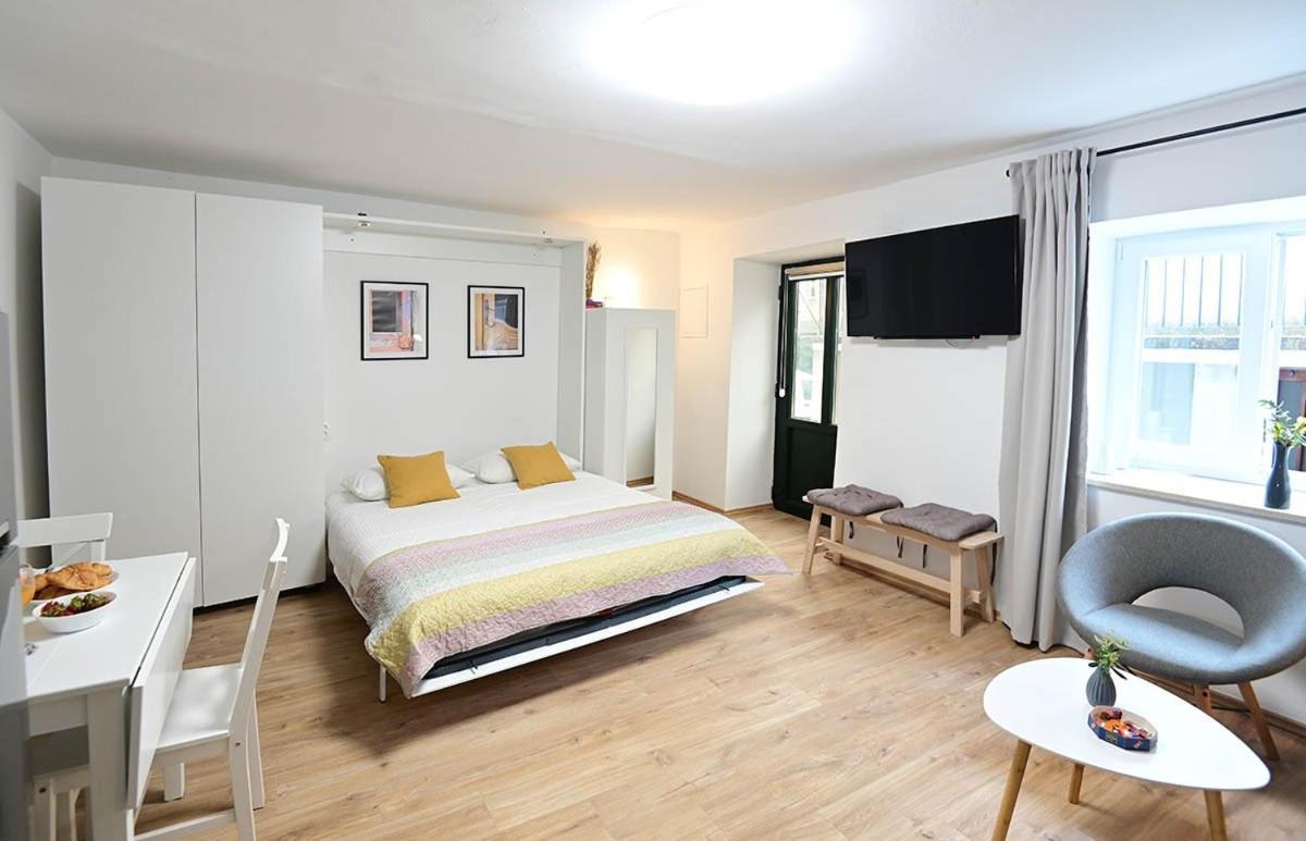 Apartment D & Studio L Dobrinj 外观 照片