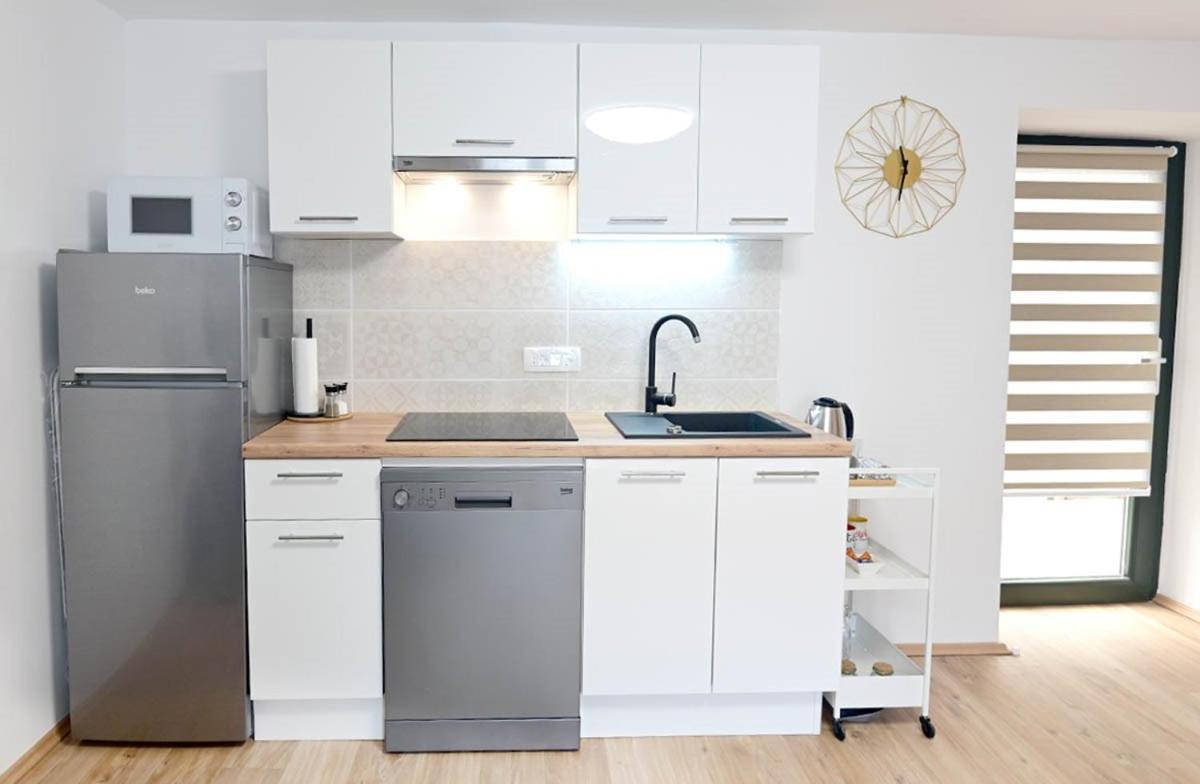 Apartment D & Studio L Dobrinj 外观 照片