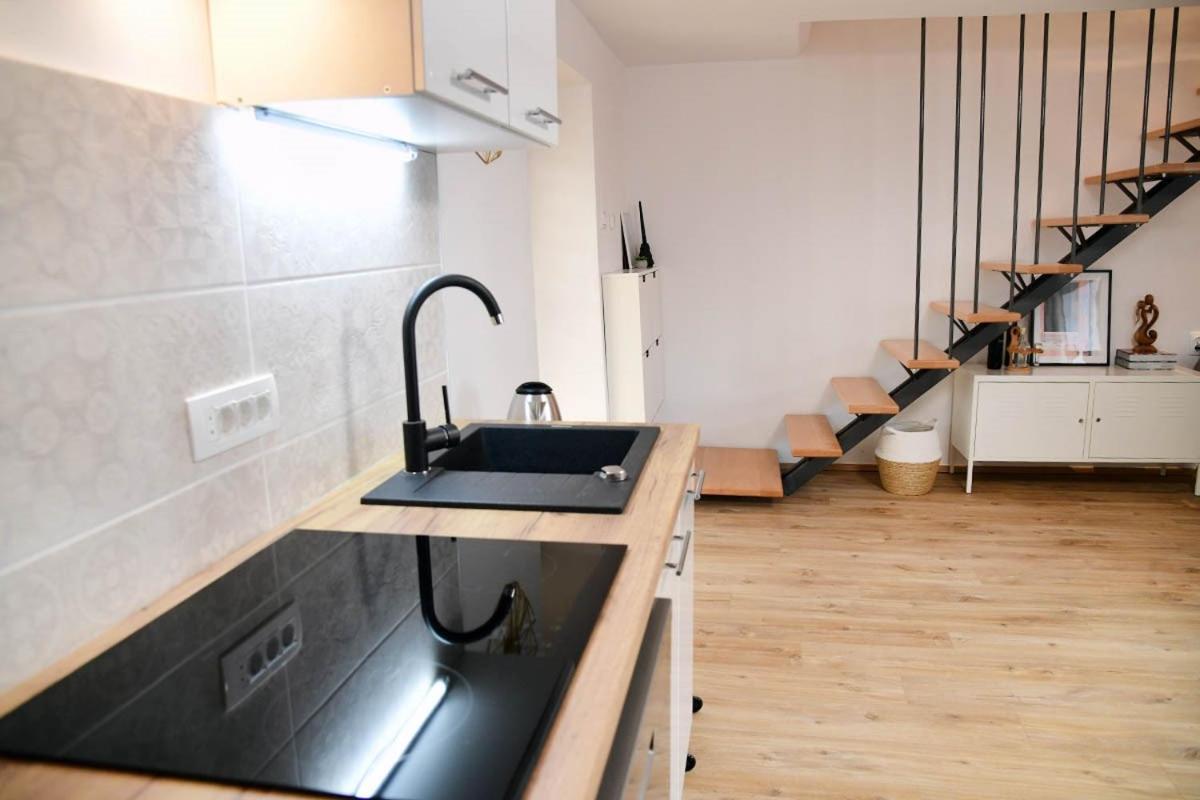 Apartment D & Studio L Dobrinj 外观 照片