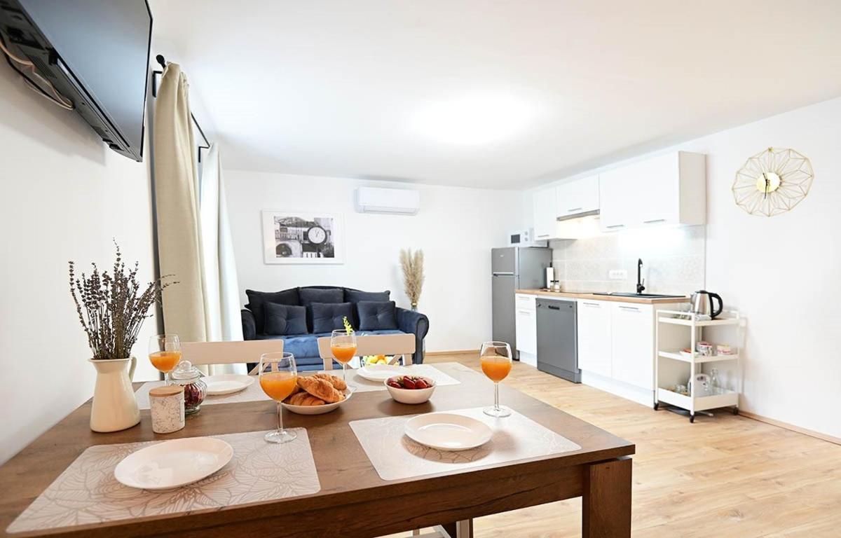 Apartment D & Studio L Dobrinj 外观 照片