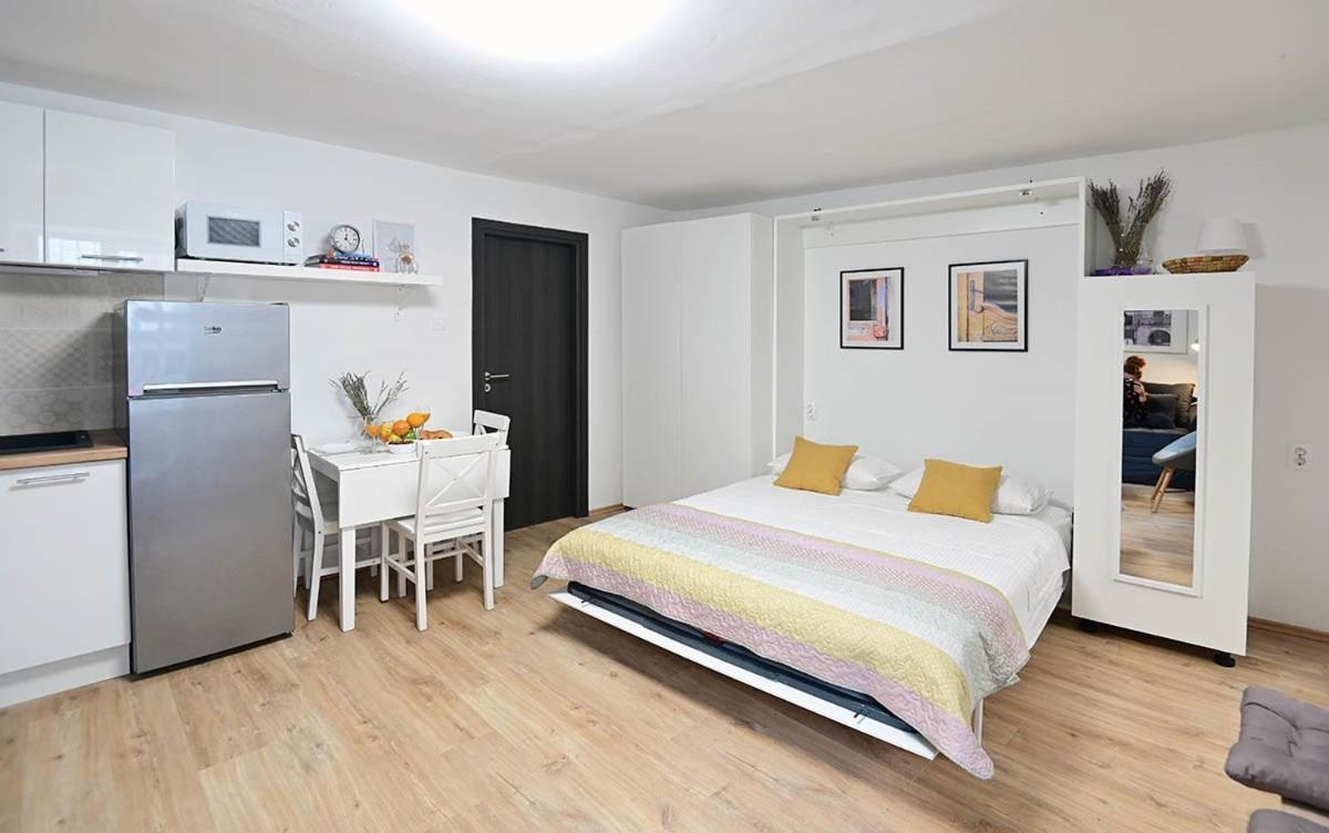 Apartment D & Studio L Dobrinj 外观 照片