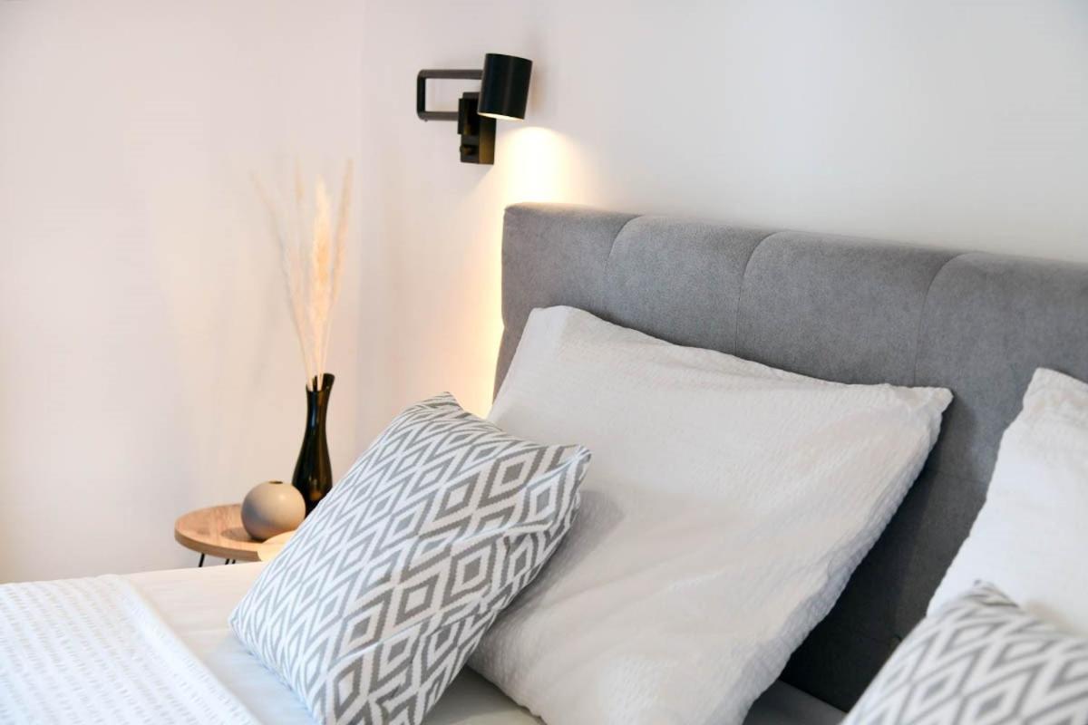 Apartment D & Studio L Dobrinj 外观 照片