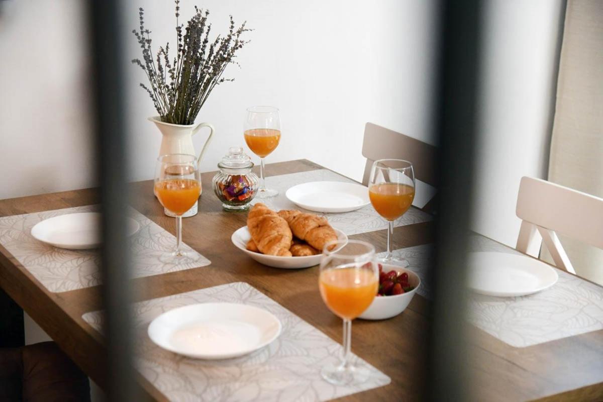 Apartment D & Studio L Dobrinj 外观 照片