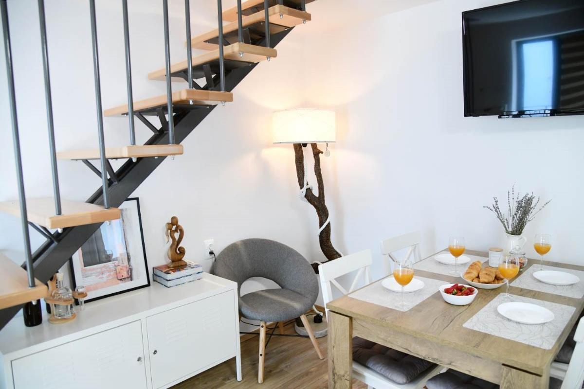 Apartment D & Studio L Dobrinj 外观 照片