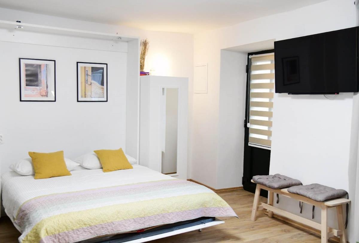 Apartment D & Studio L Dobrinj 外观 照片