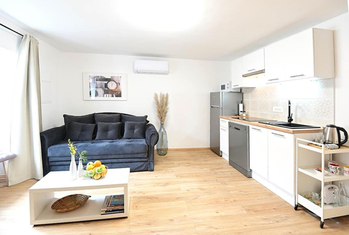 Apartment D & Studio L Dobrinj 外观 照片