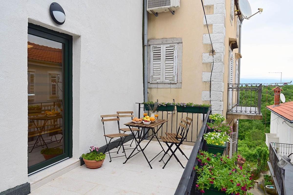 Apartment D & Studio L Dobrinj 外观 照片