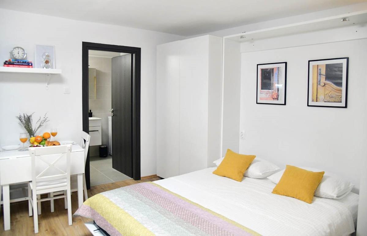 Apartment D & Studio L Dobrinj 外观 照片