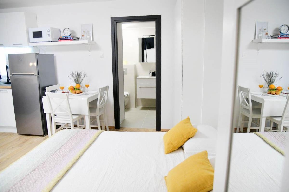 Apartment D & Studio L Dobrinj 外观 照片