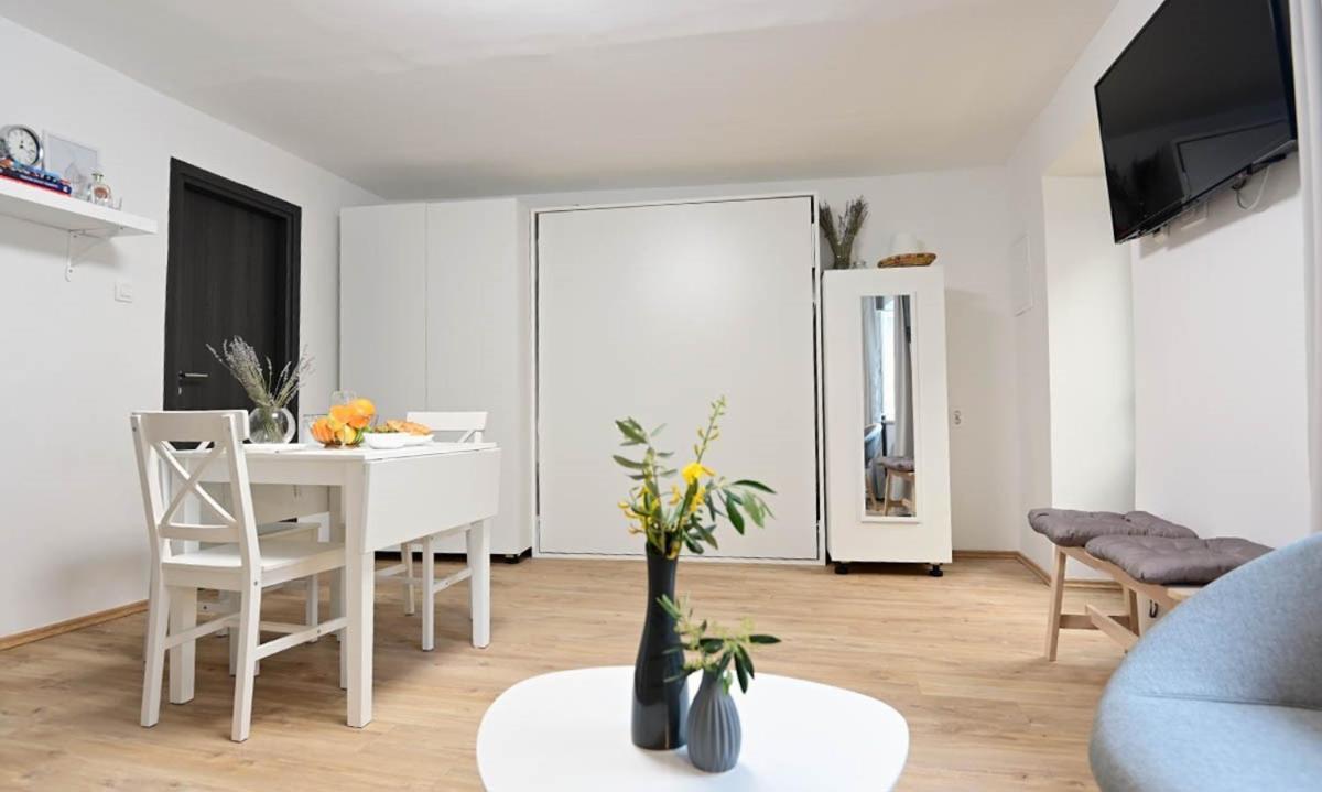 Apartment D & Studio L Dobrinj 外观 照片