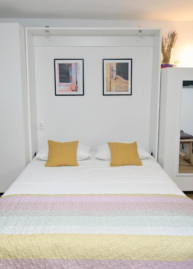 Apartment D & Studio L Dobrinj 外观 照片