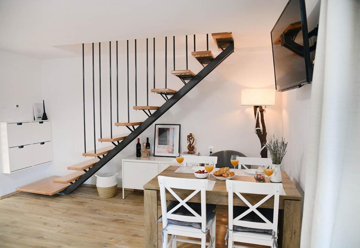Apartment D & Studio L Dobrinj 外观 照片